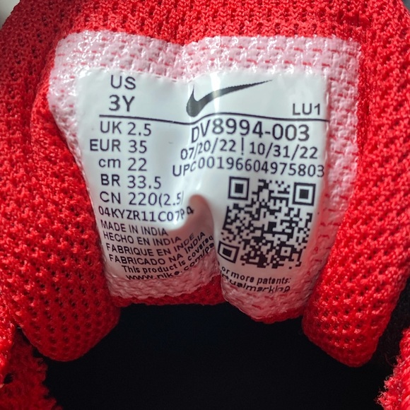 Nike Boys Team Hustle D11 RED Basketball Shoes Sneakers DV8994-003 Sz 3Y EUC - Picture 4 of 10